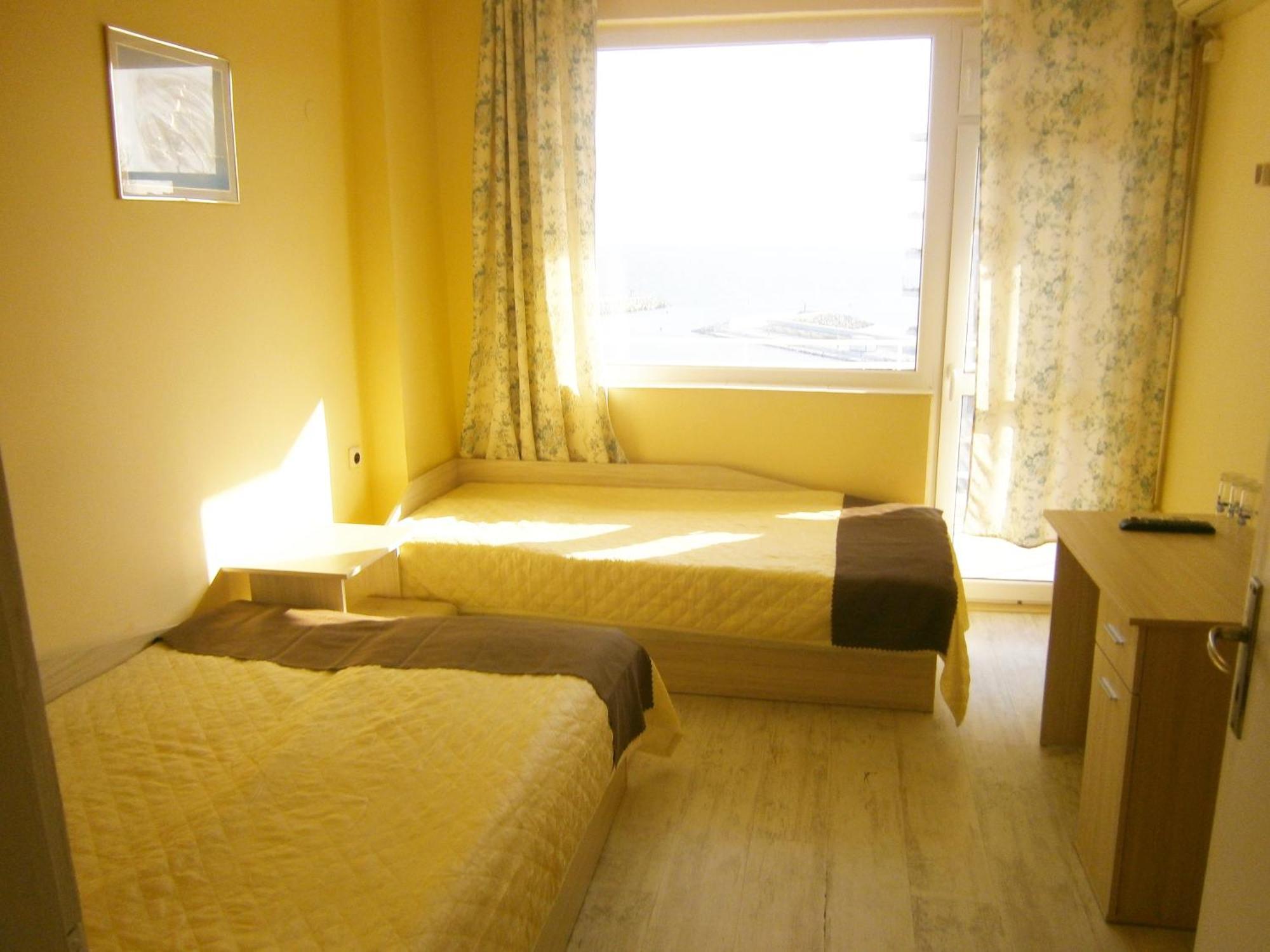 Family Hotel White House Pomorie Extérieur photo